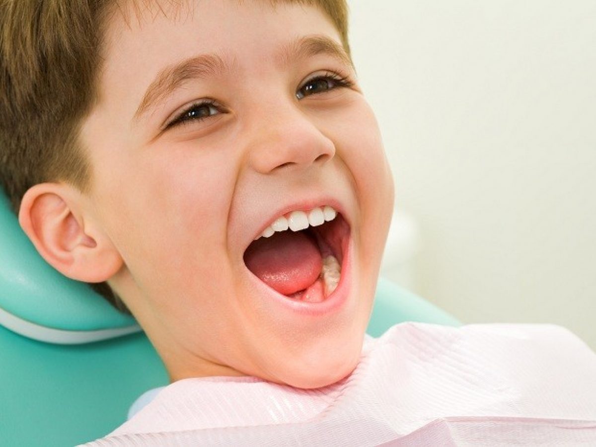 Trẻ cần được chăm sóc như thế nào để không bị sâu răng?
